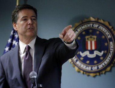 «Κόλαφος» ο Διευθυντής του FBI κατά της Χίλαρι Κλίντον: «Αν δεν μιλούσα θα ήταν συγκάλυψη»